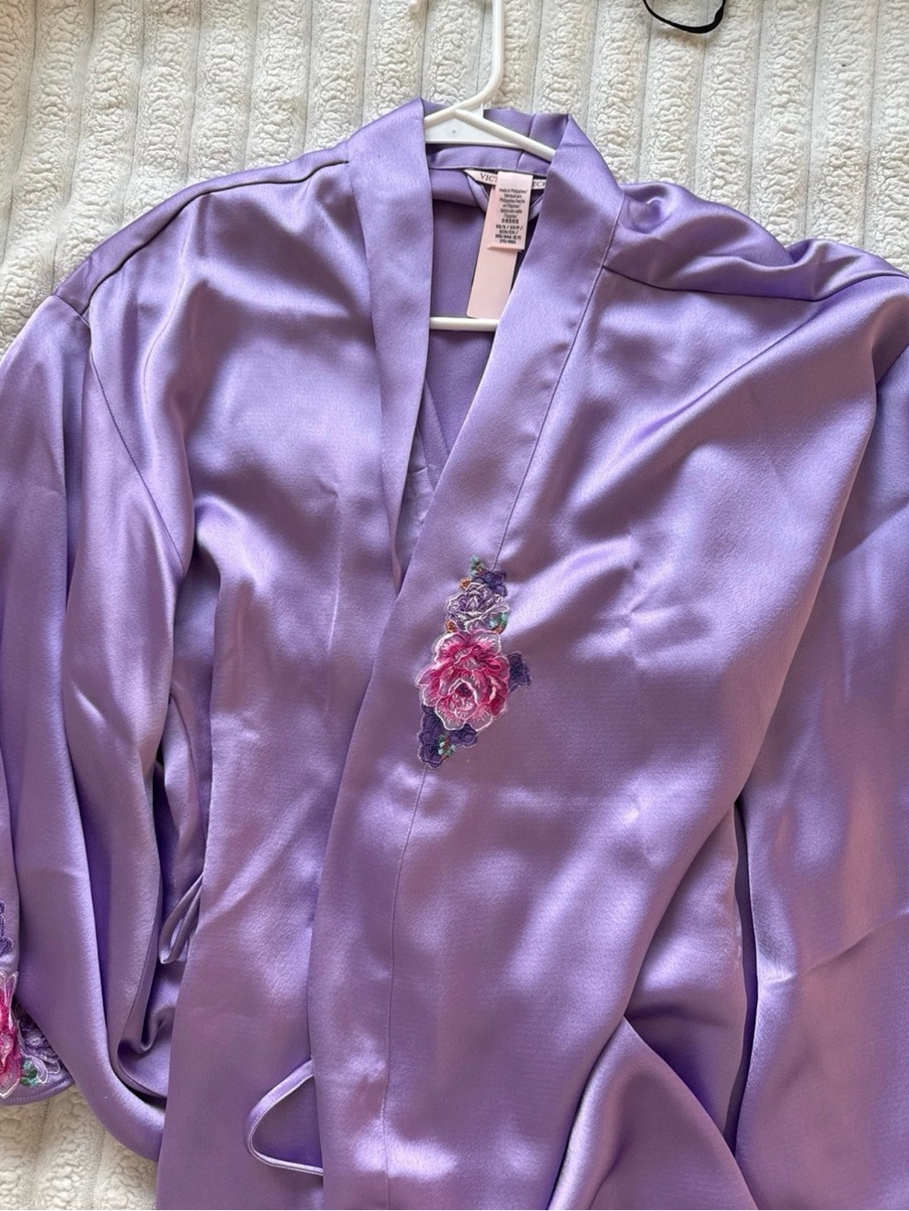 VICTORIA’S SECRET Silky Lavender Floral Embroidered Robe